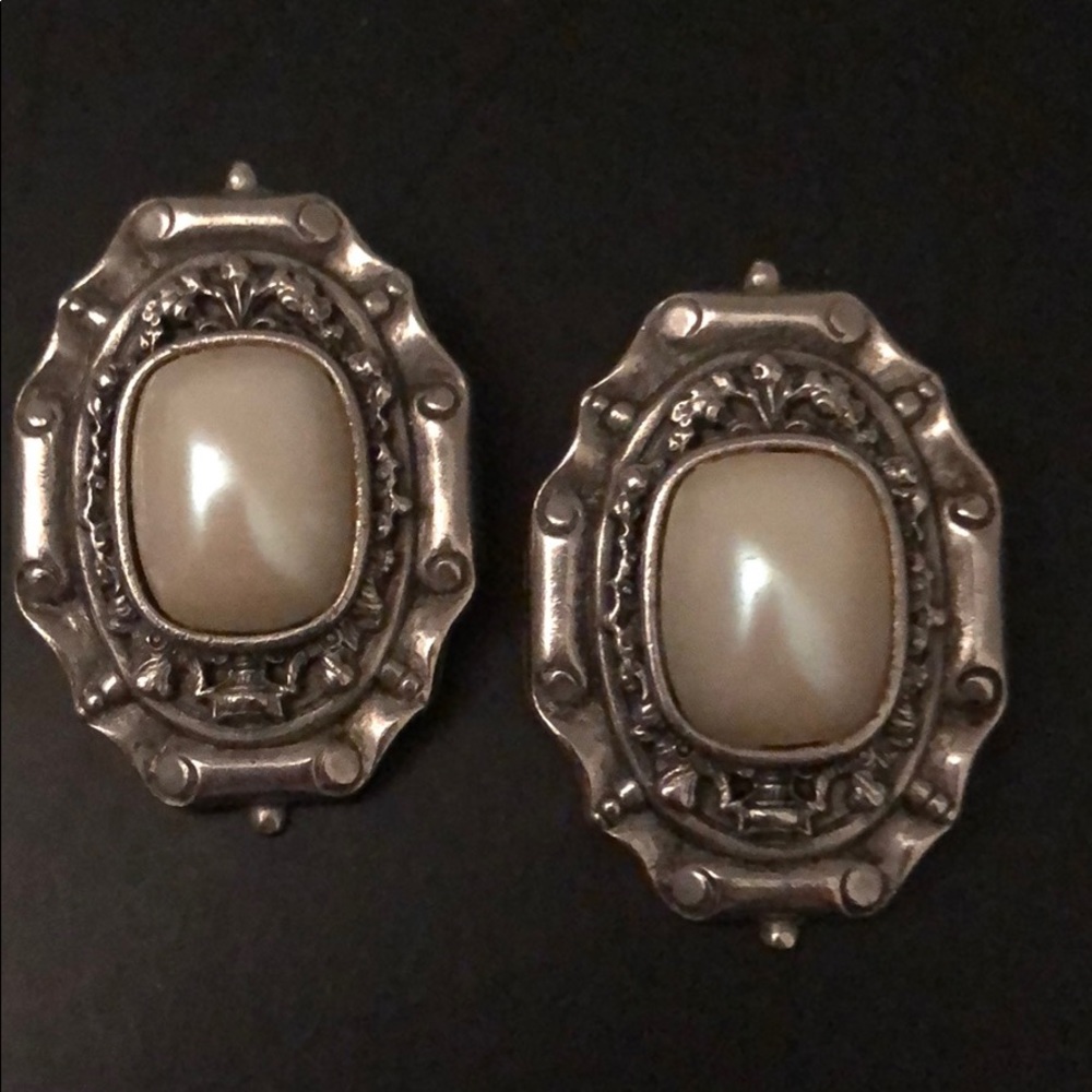 VINTAGE MABE PEARL W/ANTIQUE SILVER TONE CLIPONS - Picture 8 of 8